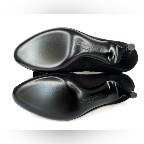 SALVATORE FERRAGAMO CARLA 70mm BLACK SUEDE WITH SCALLOPING TRIM BOW PUMPS SIZE 4 - Picture 6 of 10